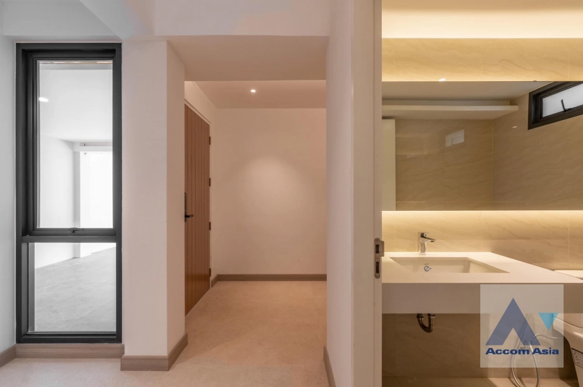 26  3 br House For Sale in Phaholyothin ,Bangkok BTS Saphan-Kwai AA43042