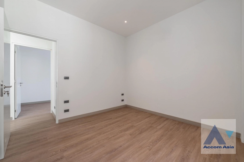 23  3 br House For Sale in Phaholyothin ,Bangkok BTS Saphan-Kwai AA43042