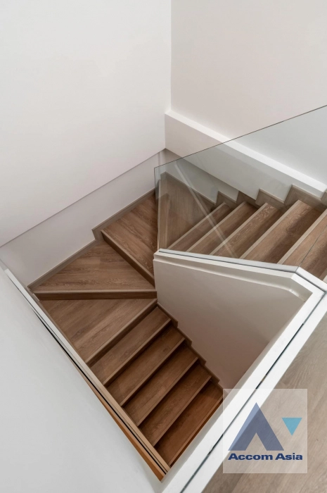 15  3 br House For Sale in Phaholyothin ,Bangkok BTS Saphan-Kwai AA43042