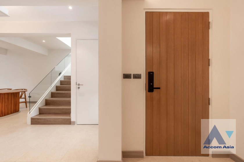 14  3 br House For Sale in Phaholyothin ,Bangkok BTS Saphan-Kwai AA43042