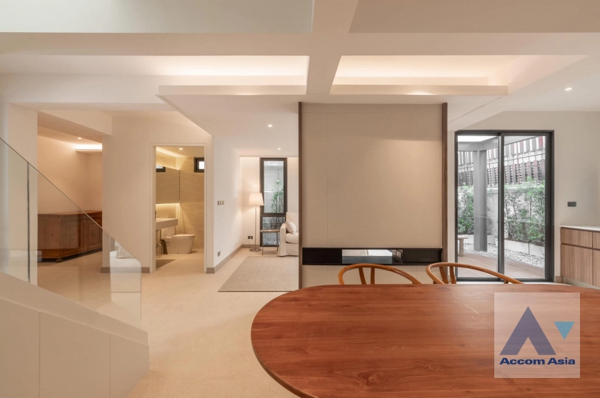 8  3 br House For Sale in Phaholyothin ,Bangkok BTS Saphan-Kwai AA43042