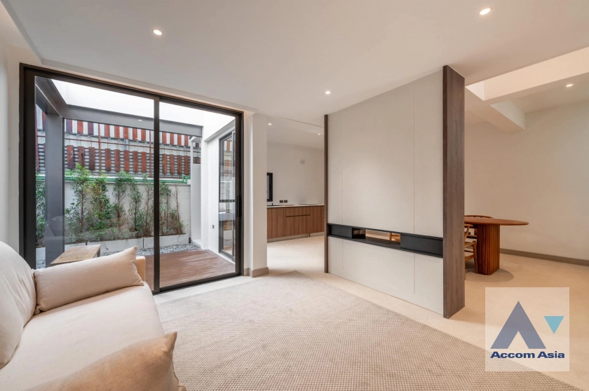 5  3 br House For Sale in Phaholyothin ,Bangkok BTS Saphan-Kwai AA43042