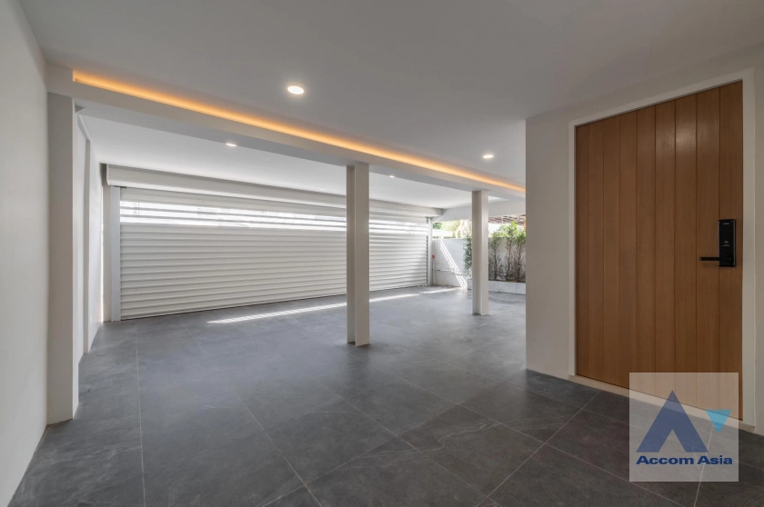 32  3 br House For Sale in Phaholyothin ,Bangkok BTS Saphan-Kwai AA43042