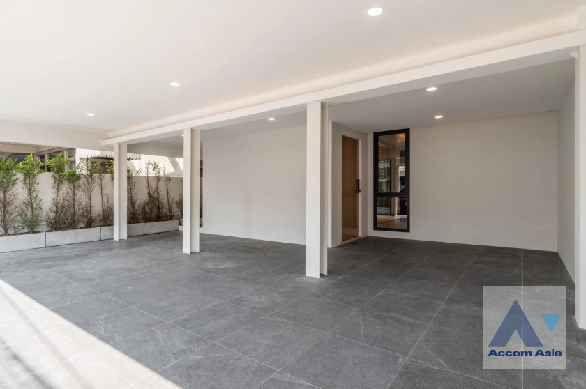 33  3 br House For Sale in Phaholyothin ,Bangkok BTS Saphan-Kwai AA43042