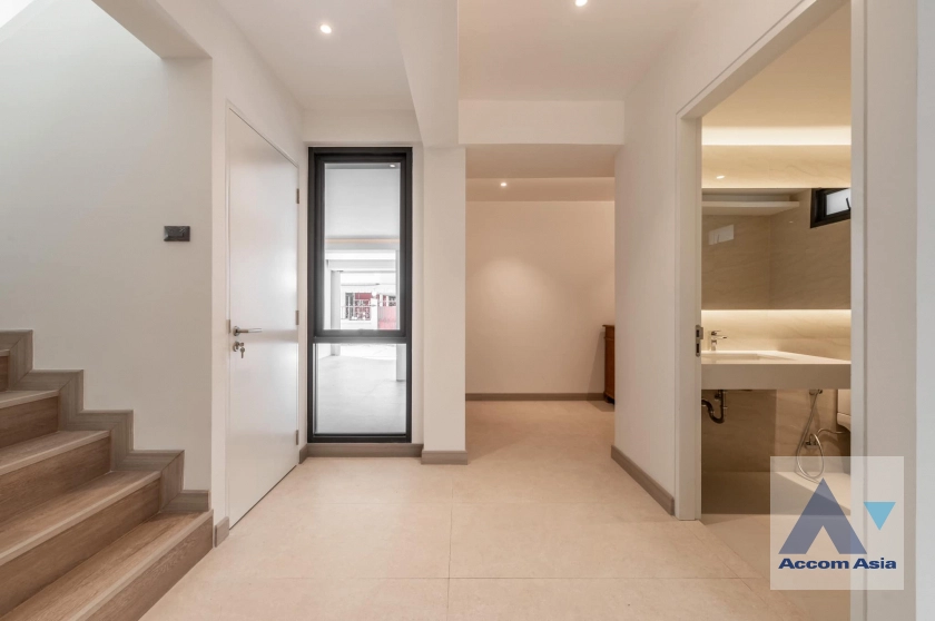 13  3 br House For Sale in Phaholyothin ,Bangkok BTS Saphan-Kwai AA43042