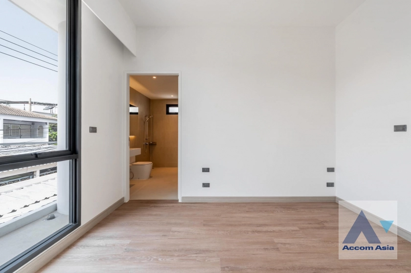 21  3 br House For Sale in Phaholyothin ,Bangkok BTS Saphan-Kwai AA43042