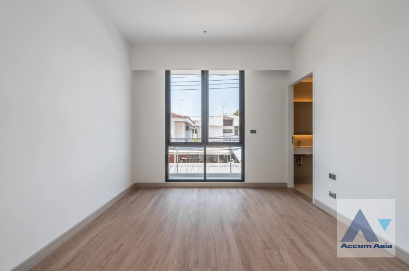 20  3 br House For Sale in Phaholyothin ,Bangkok BTS Saphan-Kwai AA43042