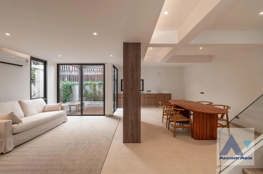 4  3 br House For Sale in Phaholyothin ,Bangkok BTS Saphan-Kwai AA43042