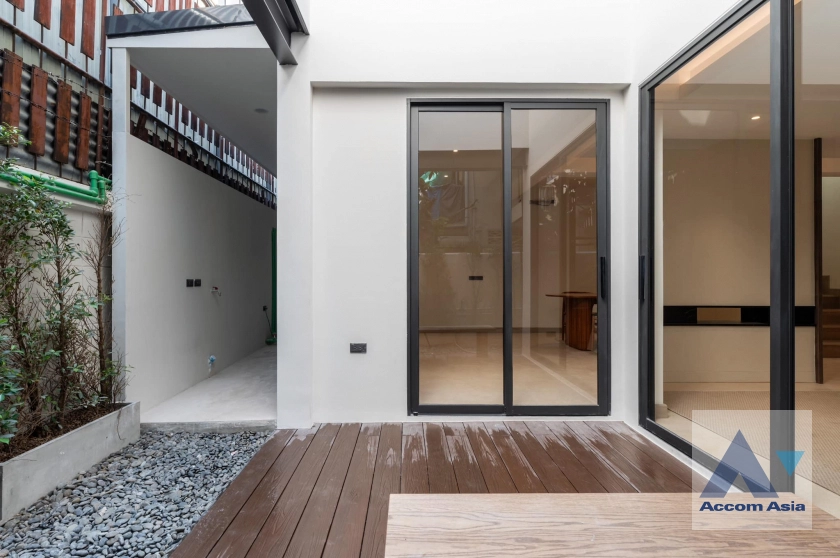 6  3 br House For Sale in Phaholyothin ,Bangkok BTS Saphan-Kwai AA43042