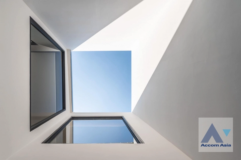 31  3 br House For Sale in Phaholyothin ,Bangkok BTS Saphan-Kwai AA43042