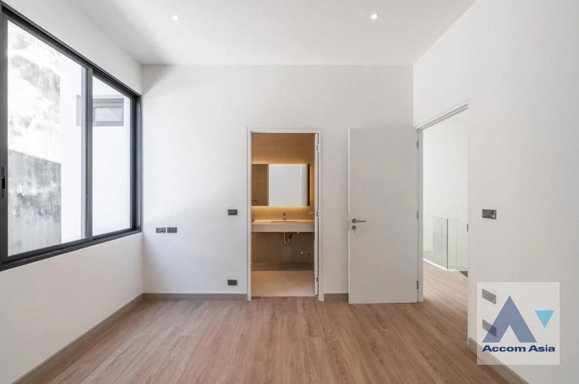 22  3 br House For Sale in Phaholyothin ,Bangkok BTS Saphan-Kwai AA43042