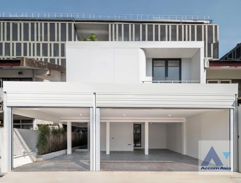  2  3 br House For Sale in Phaholyothin ,Bangkok BTS Saphan-Kwai AA43042