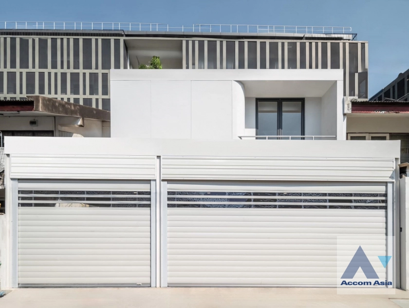 35  3 br House For Sale in Phaholyothin ,Bangkok BTS Saphan-Kwai AA43042