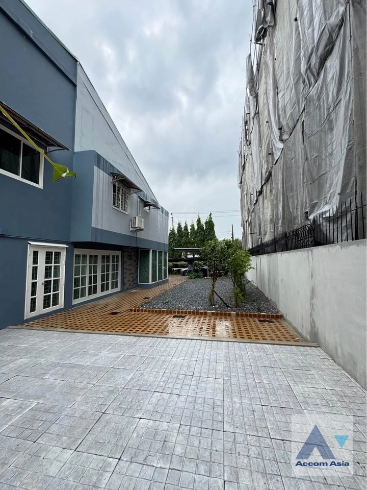 6  6 br House For Rent in Pattanakarn ,Bangkok  AA43064