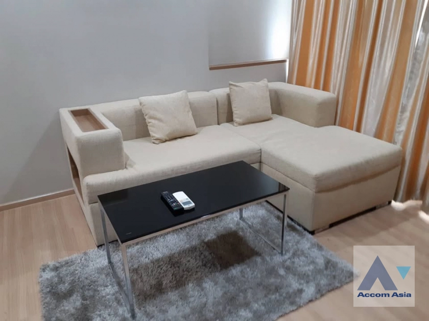 unit 1 Bedroom  Condominium For Sale in Sathorn, Bangkok  near BTS Saphan Taksin (AA43065)