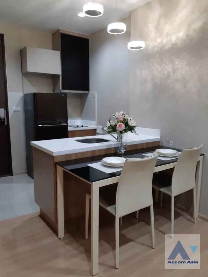 unit 1 Bedroom  Condominium For Sale in Sathorn, Bangkok  near BTS Saphan Taksin (AA43065)