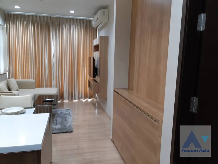unit 1 Bedroom  Condominium For Sale in Sathorn, Bangkok  near BTS Saphan Taksin (AA43065)