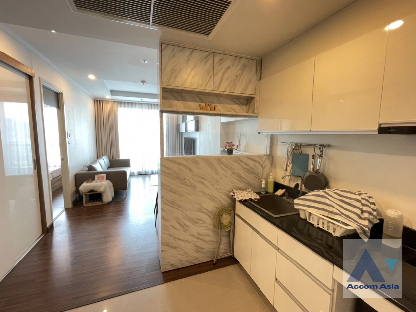 unit 1 Bedroom  Condominium For Rent in Sathorn, Bangkok  near BTS Chong Nonsi - MRT Lumphini (AA43069)