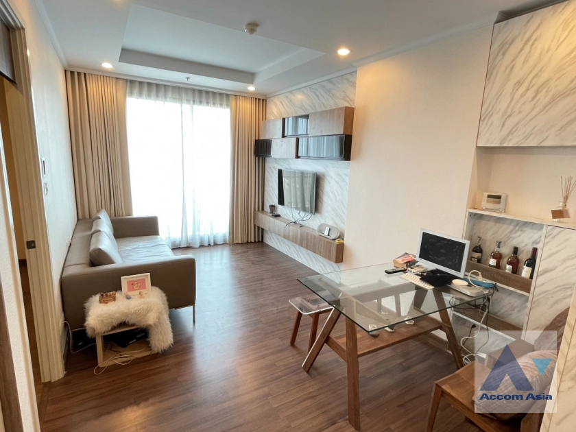 unit 1 Bedroom  Condominium For Rent in Sathorn, Bangkok  near BTS Chong Nonsi - MRT Lumphini (AA43069)
