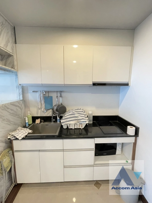 unit 1 Bedroom  Condominium For Rent in Sathorn, Bangkok  near BTS Chong Nonsi - MRT Lumphini (AA43069)