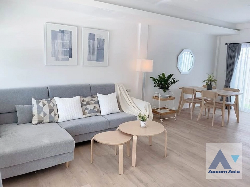 unitFully Furnished |  3 Bedrooms  Townhouse For Rent in Pattanakarn, Bangkok  near BTS Udomsuk (AA43075)