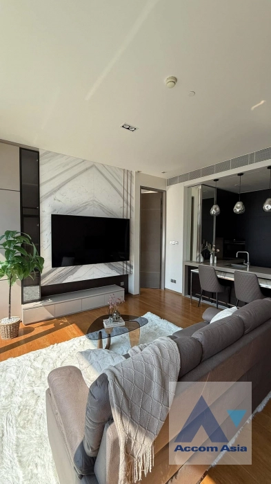 Fully Furnished, Corner Unit |  Saladaeng One Condominium Condominium  1 Bedroom for Sale & Rent BTS Sala Daeng in Silom Bangkok