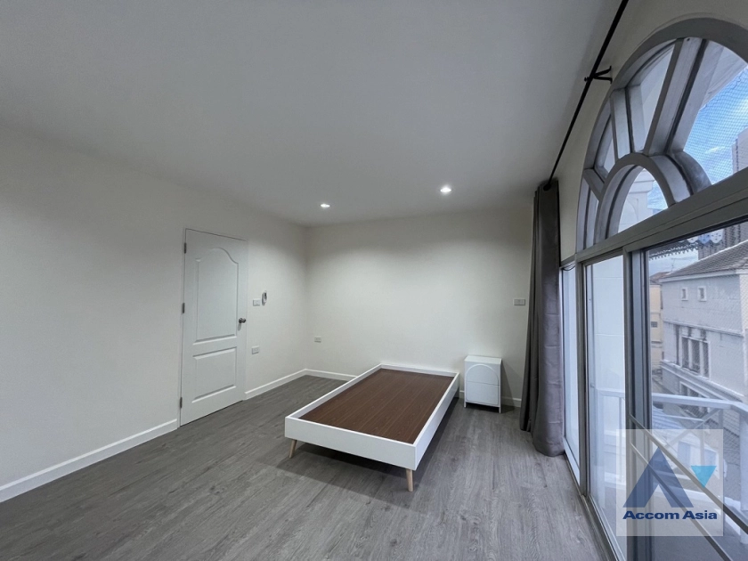 27  3 br Townhouse For Rent in Sukhumvit ,Bangkok BTS Punnawithi AA43093