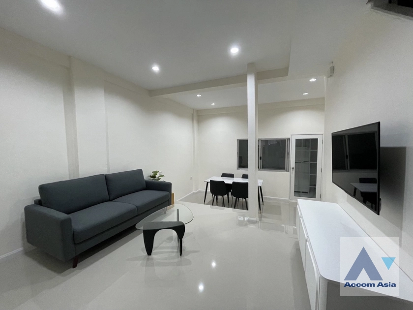 1  3 br Townhouse For Rent in Sukhumvit ,Bangkok BTS Punnawithi AA43093