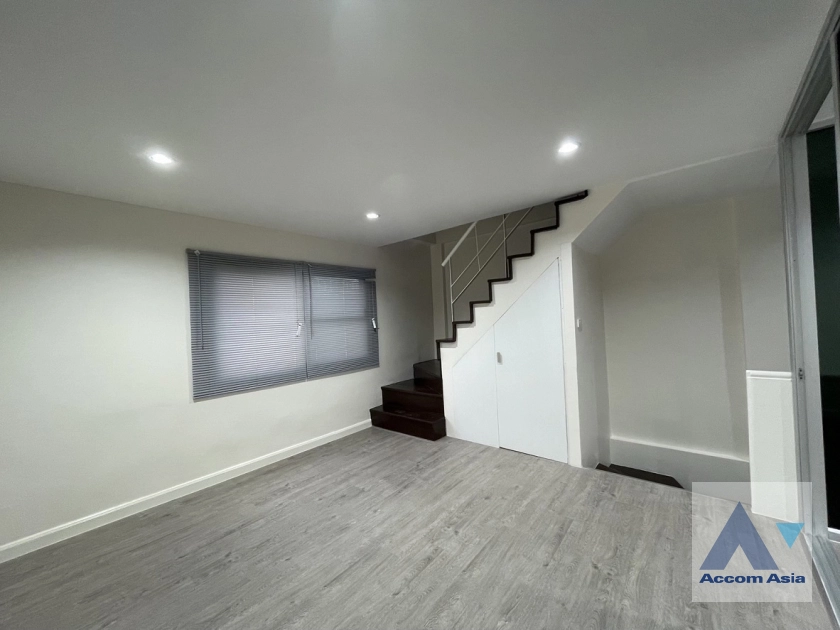  1  3 br Townhouse For Rent in Sukhumvit ,Bangkok BTS Punnawithi AA43093