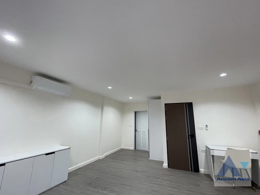 4  3 br Townhouse For Rent in Sukhumvit ,Bangkok BTS Punnawithi AA43093