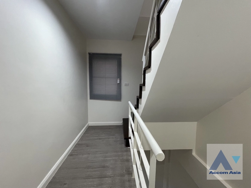 11  3 br Townhouse For Rent in Sukhumvit ,Bangkok BTS Punnawithi AA43093