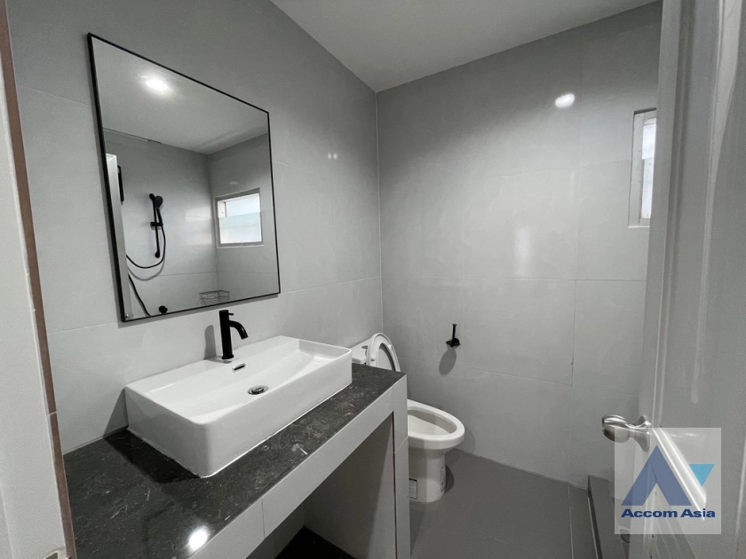 19  3 br Townhouse For Rent in Sukhumvit ,Bangkok BTS Punnawithi AA43093