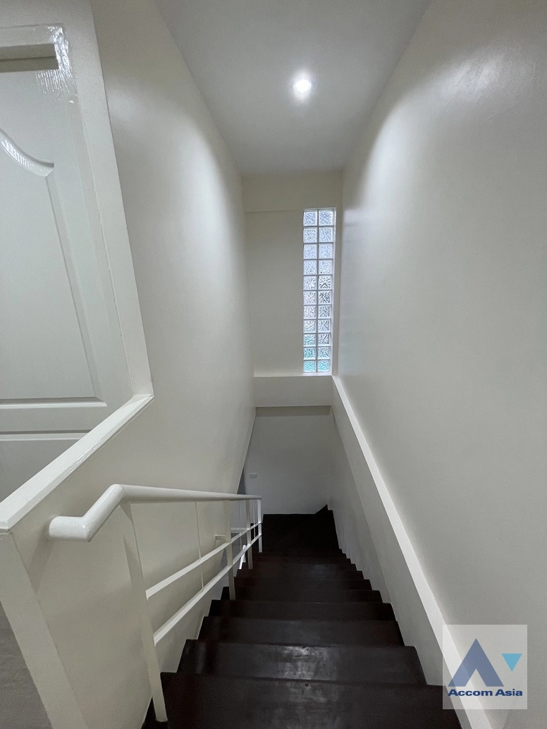 13  3 br Townhouse For Rent in Sukhumvit ,Bangkok BTS Punnawithi AA43093