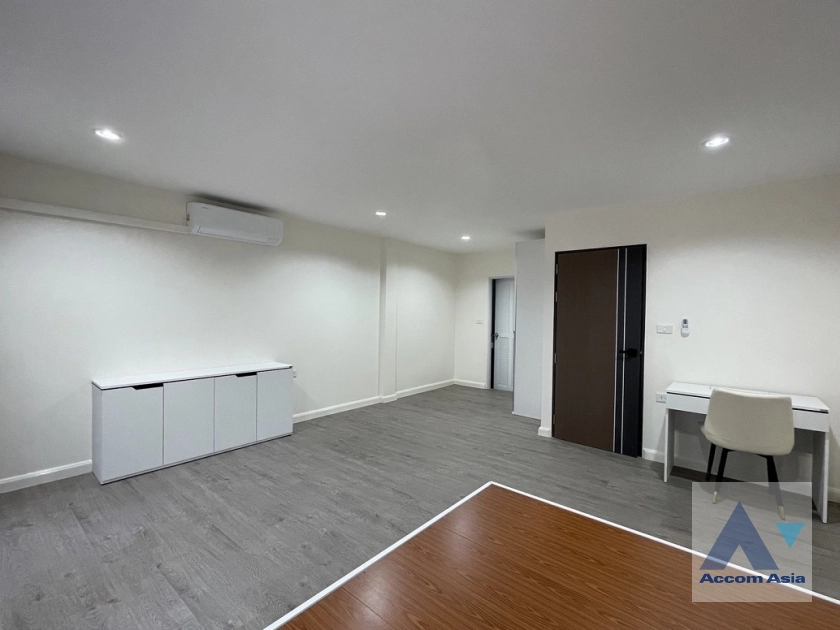 24  3 br Townhouse For Rent in Sukhumvit ,Bangkok BTS Punnawithi AA43093