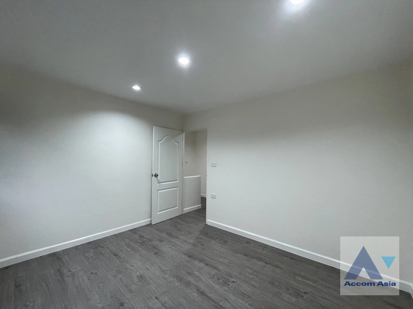 25  3 br Townhouse For Rent in Sukhumvit ,Bangkok BTS Punnawithi AA43093