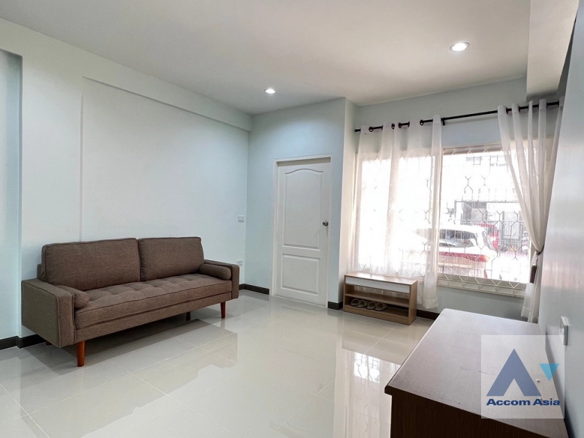 unit 3 Bedrooms  Townhouse For Rent in Sukhumvit, Bangkok  near BTS Punnawithi (AA43097)