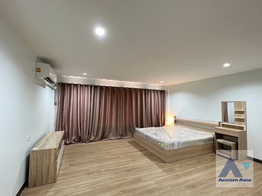 16  3 br Townhouse For Rent in Sukhumvit ,Bangkok BTS Punnawithi AA43097