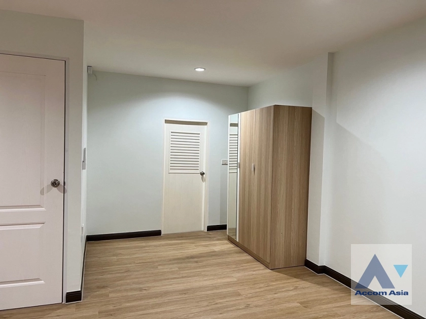10  3 br Townhouse For Rent in Sukhumvit ,Bangkok BTS Punnawithi AA43097