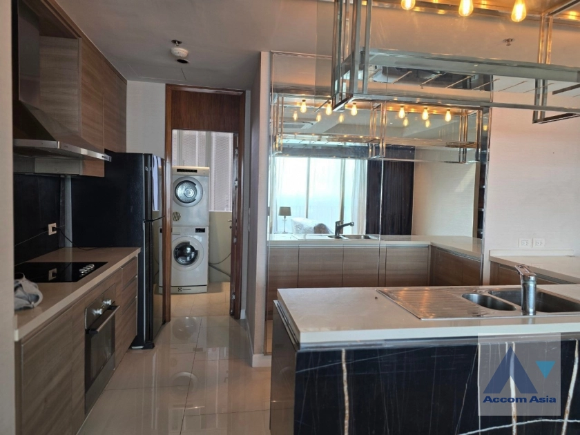 unit 3 Bedrooms  Condominium For Rent in Sukhumvit, Bangkok  near BTS Phrom Phong (AA43108)