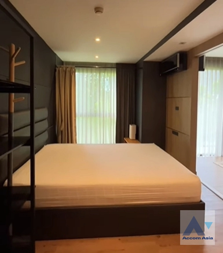 unit 1 Bedroom  Condominium For Rent & Sale in Sukhumvit, Bangkok  near BTS Ekkamai (AA43123)