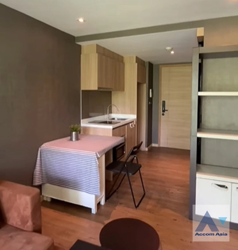 unit 1 Bedroom  Condominium For Rent & Sale in Sukhumvit, Bangkok  near BTS Ekkamai (AA43123)
