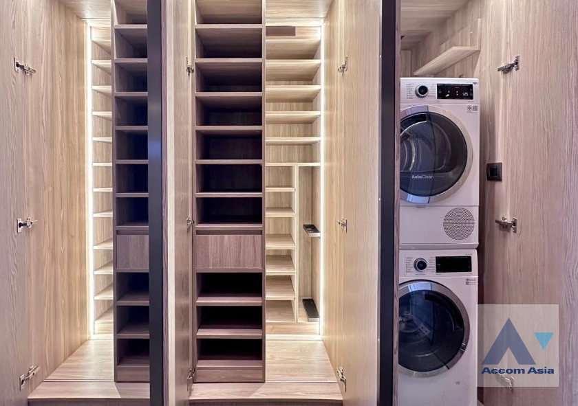 14  1 br Condominium For Rent in Ploenchit ,Bangkok BTS Chitlom at Scope Langsuan AA43131