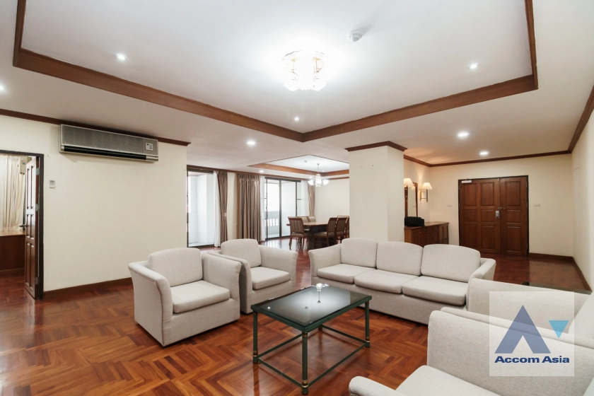 unit 3 Bedrooms  Apartment For Rent in Sukhumvit, Bangkok  near BTS Asok - MRT Sukhumvit (AA43132)