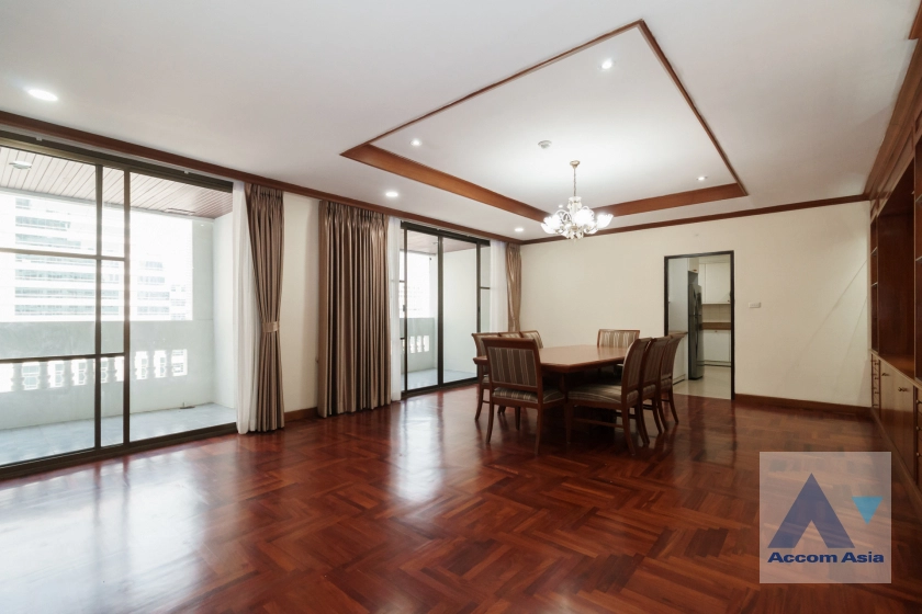 unit 3 Bedrooms  Apartment For Rent in Sukhumvit, Bangkok  near BTS Asok - MRT Sukhumvit (AA43132)