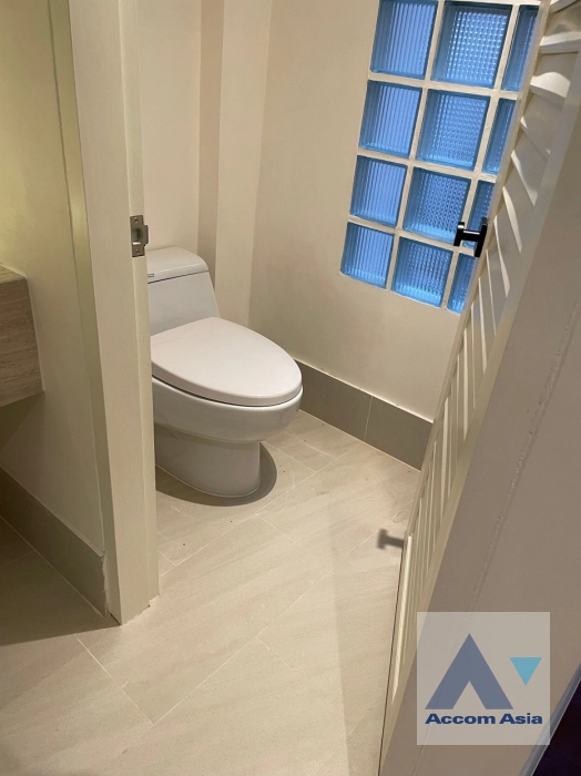 25  3 br Townhouse For Rent in Sukhumvit ,Bangkok BTS Ploenchit - BTS Nana AA43136