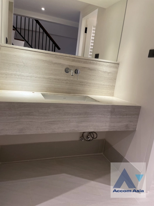 7  3 br Townhouse For Rent in Sukhumvit ,Bangkok BTS Ploenchit - BTS Nana AA43136