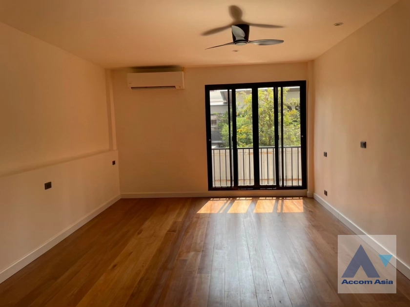 12  3 br Townhouse For Rent in Sukhumvit ,Bangkok BTS Ploenchit - BTS Nana AA43136