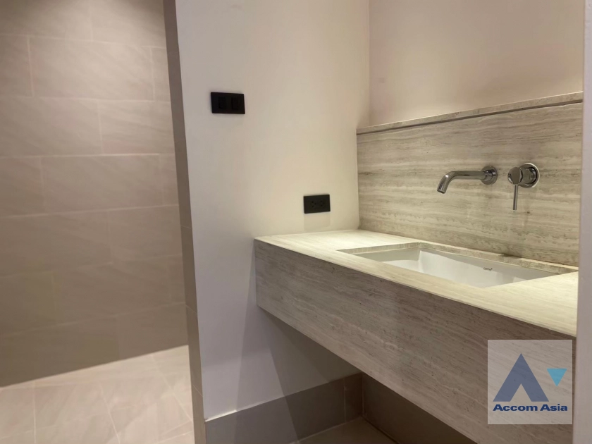 27  3 br Townhouse For Rent in Sukhumvit ,Bangkok BTS Ploenchit - BTS Nana AA43136