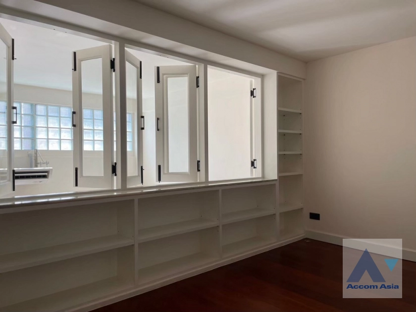 19  3 br Townhouse For Rent in Sukhumvit ,Bangkok BTS Ploenchit - BTS Nana AA43136