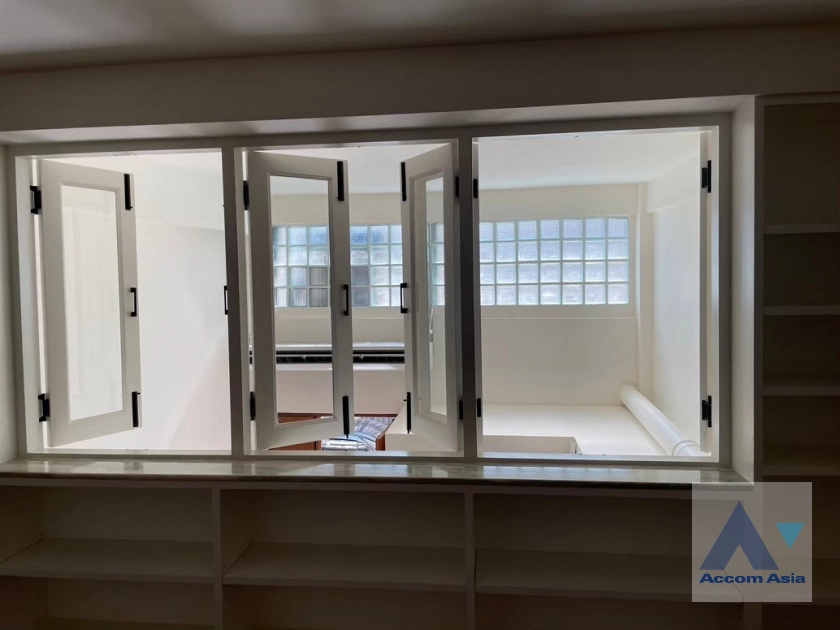 20  3 br Townhouse For Rent in Sukhumvit ,Bangkok BTS Ploenchit - BTS Nana AA43136